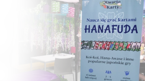 Rollup zapraszający do nauki hanafudy w otoczeniu stylizowanym na Japonię